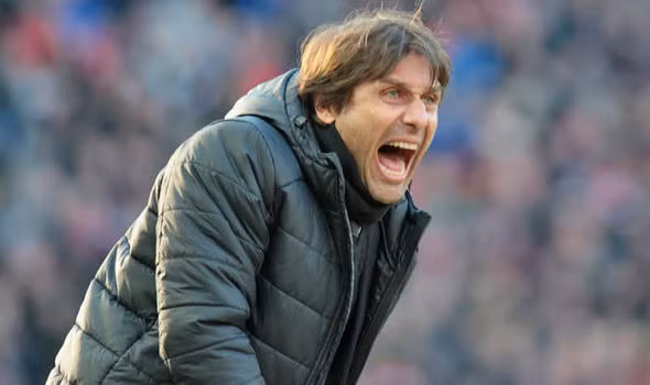 HLV Conte lo sợ rằng Chelsea không kiếm nổi vé dự Champions League sau thất bại 1-2 trước M.U.