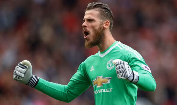 De Gea khiến "siêu cò" Mendes mất mặt: Thủ thành số 1 M.U, De Gea vừa dội gáo nước lạnh vào người đại diện - "siêu cò" Jorge Mendes khi ông đề nghị thân chủ của mình cân nhắc lại việc chuyển đến chơi Real Madrid.De Gea bảo Mendes hãy quên đi các cuộc đàm phán với Nhà trắng, anh chỉ muốn gắn bó với Quỷ đỏ, không gì hơn.