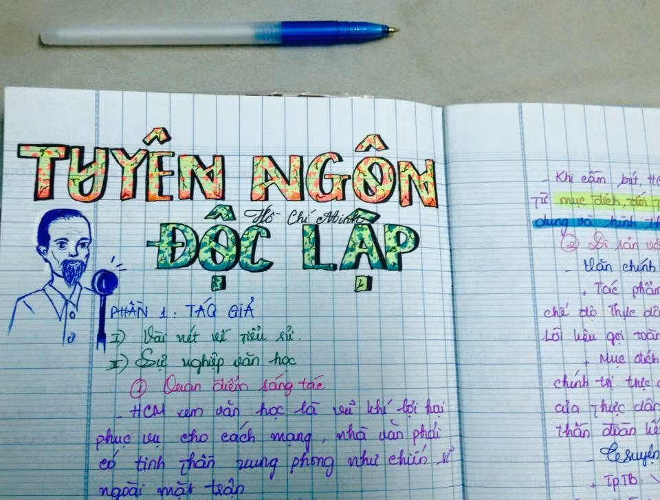 "Thánh vẽ vở" Nguyễn Thị Trúc Đào hiện là học sinh lớp 12 của trường Trường THPT Gia Định - TP HCM.