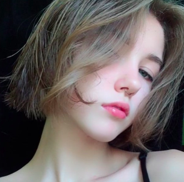 Nhưng bù lại, mỗi bức ảnh mà cô bạn này đăng tải đều nhận về từ 2000 - 4000 lượt like mỗi khoảnh khắc.