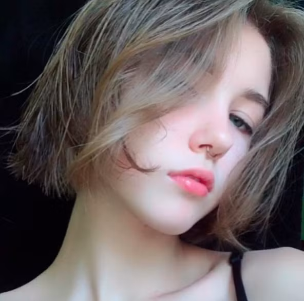 Nhưng bù lại, mỗi bức ảnh mà cô bạn này đăng tải đều nhận về từ 2000 - 4000 lượt like mỗi khoảnh khắc.