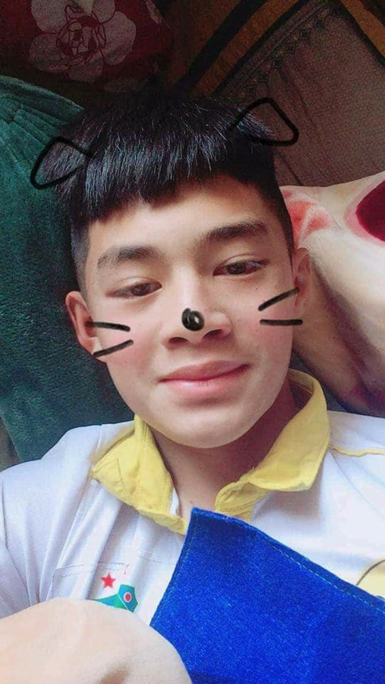 Bức hình cực đáng yêu của thủ môn U15 HAGL - Trung Kiên được đăng tải trên trang cá nhân.