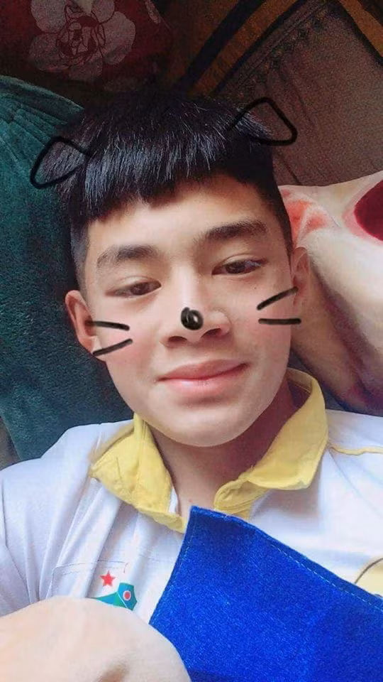 Bức hình cực đáng yêu của thủ môn U15 HAGL - Trung Kiên được đăng tải trên trang cá nhân.