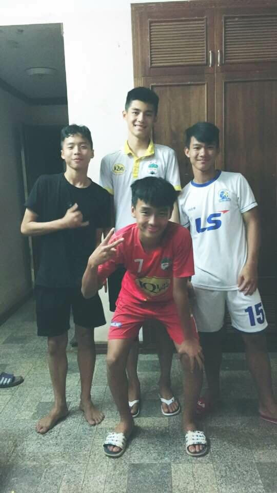 So với bạn bè cùng trang lứa, Trung Kiên có chiều cao vượt trội hơn hẳn.