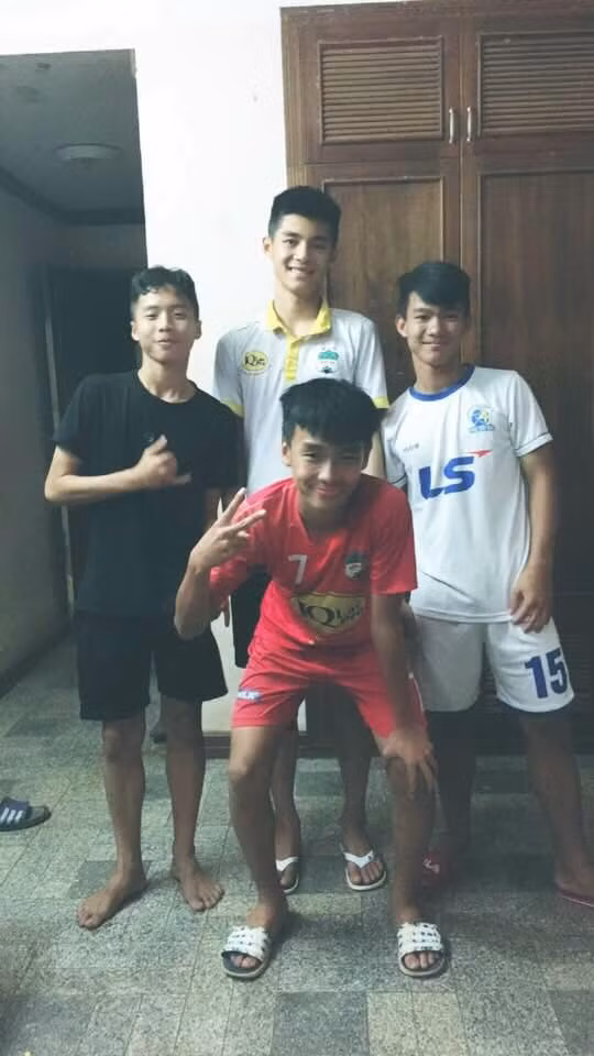 So với bạn bè cùng trang lứa, Trung Kiên có chiều cao vượt trội hơn hẳn.