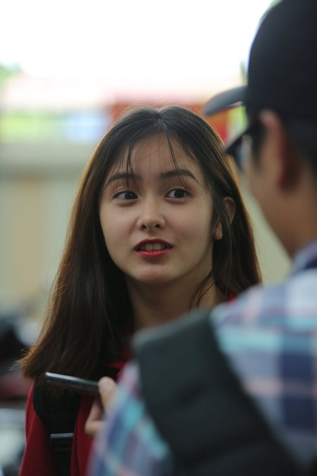 Thậm chí, nhiều người còn lao vào truy tìm thông tin của các nữ sĩ tử được đăng ảnh cho dù mọi thứ chỉ dừng lại ở con số 0.