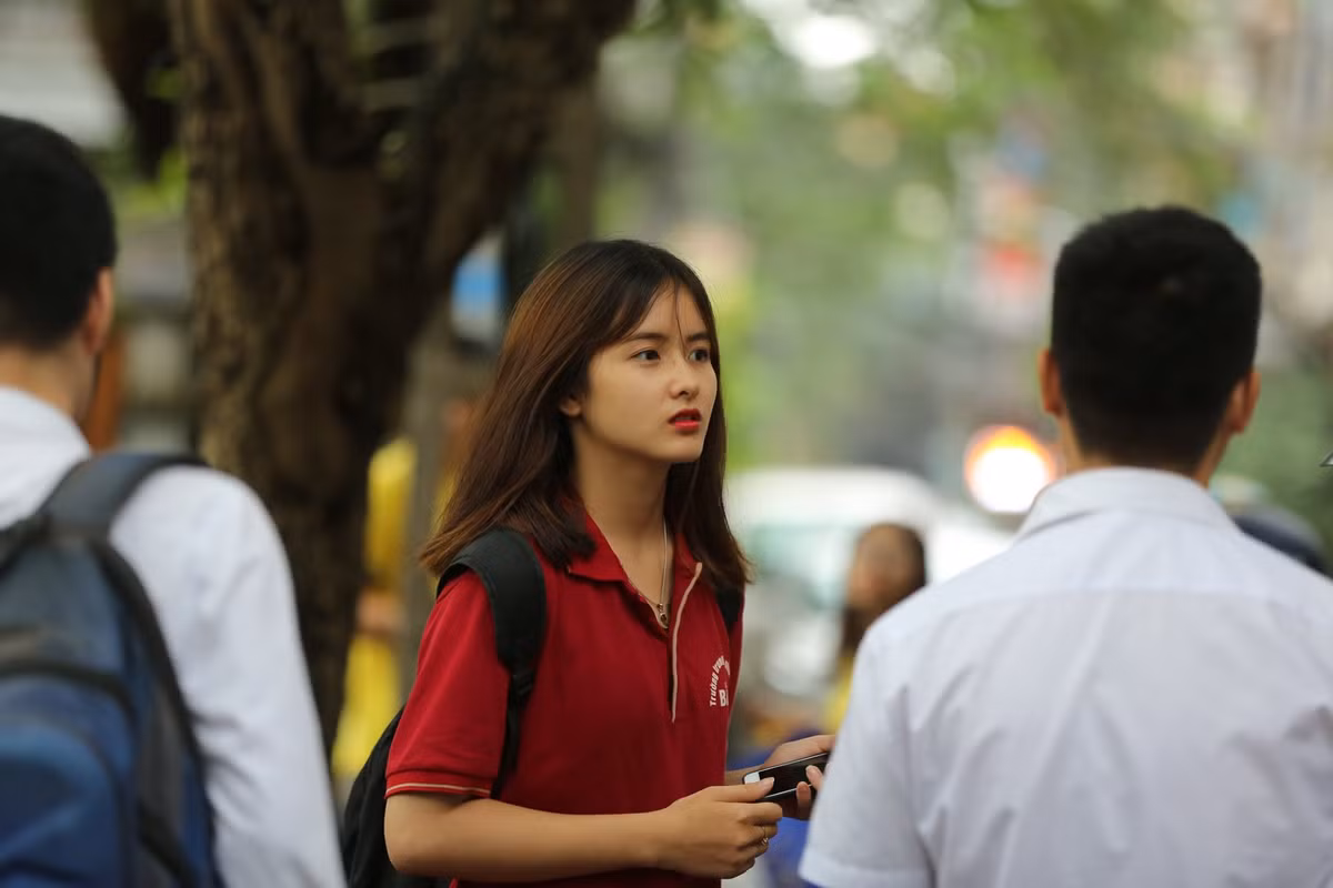 Me man nhan sac loat nu sinh nhan phong thi tuyen sinh THPT Quoc gia 2019