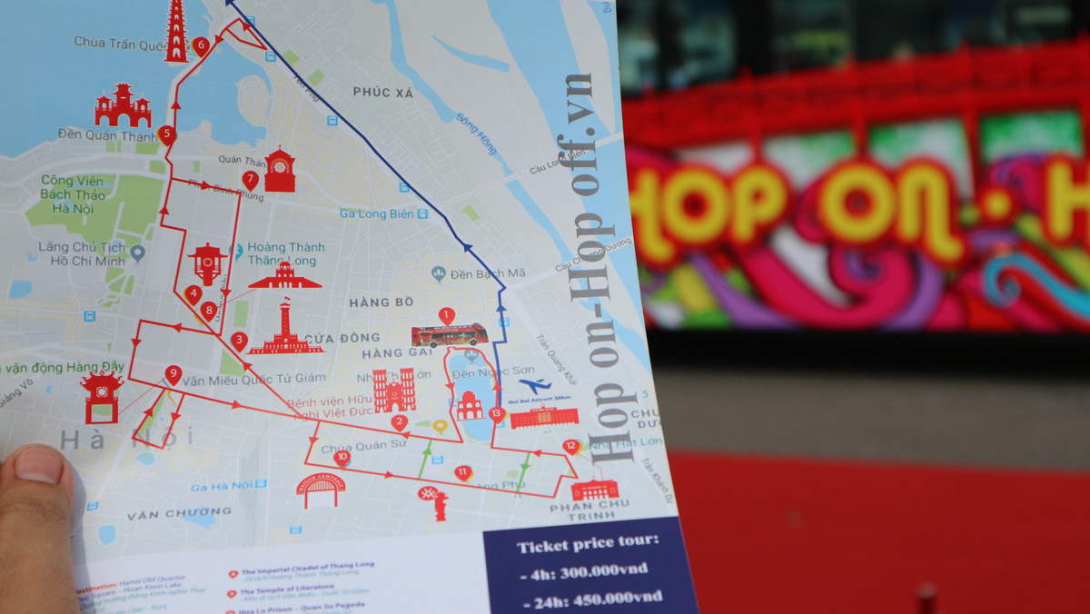 Bảng hành trình của tour du lịch xe buýt hai tầng đầu tiên tại Hà Nội.