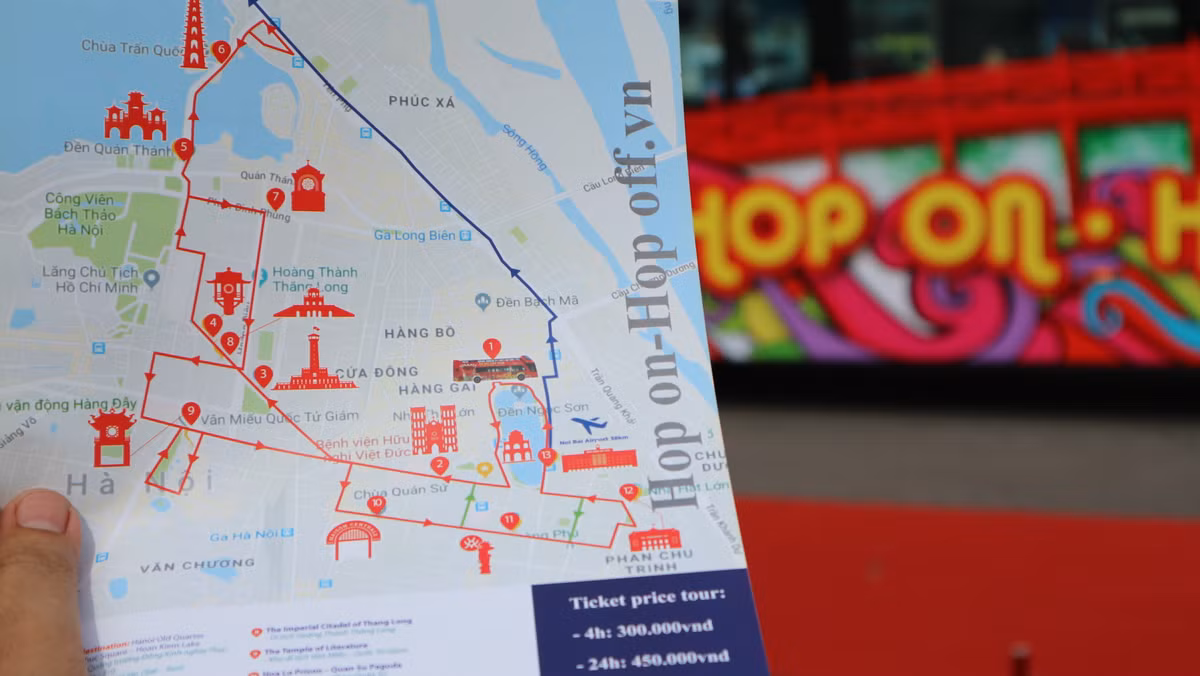 Bảng hành trình của tour du lịch xe buýt hai tầng đầu tiên tại Hà Nội.