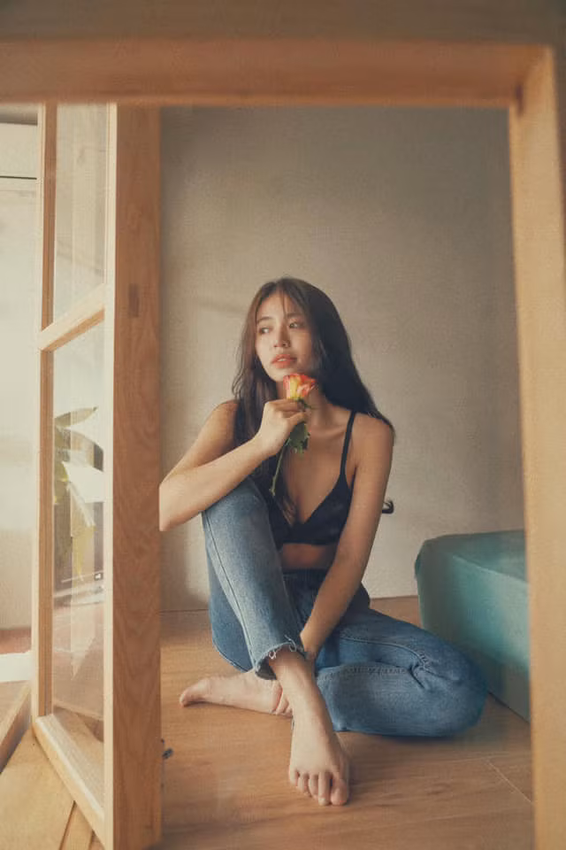 Để kỷ niệm dấu mốc đáng nhớ này, Mẫn Tiên đã chụp bộ ảnh theo phong cách quyến rũ và đăng tải lên trang cá nhân.