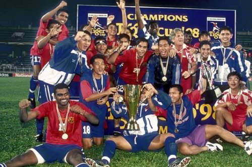 Tháng 8/1993 đánh dấu cột mốc lịch sử của ĐT Singapore khi vươn lên thứ hạng 73 thế giới, họ có được thành tích này là nhờ những kết quả tốt tại SEA Games 17 (sân chơi danh giá nhất khu vực Đông Nam Á) - giải đấu họ cán đích ở vị trí thứ 3.