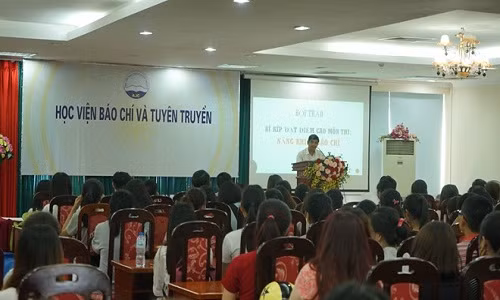 Lo luyen thi nang khieu bao chi chi de kiem tien tu thi sinh