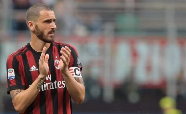 Trung vệ Leonardo Bonucci mới đây đã tiết lộ một thông tin liên quan đến lời đề nghị của MU dành cho anh vào mùa hè vừa qua.