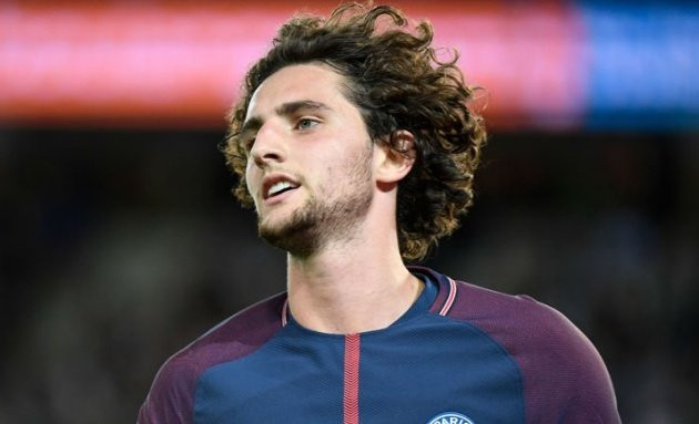 Rabiot đang chuẩn bị đặt bút ký vào bản giao kèo gia hạn thêm 3 năm và qua đó chấm dứt cơ hội của Liverpool và Barcelona trong việc nghĩ đến một động thái chuyện nhượng vào tháng Giêng năm sau.