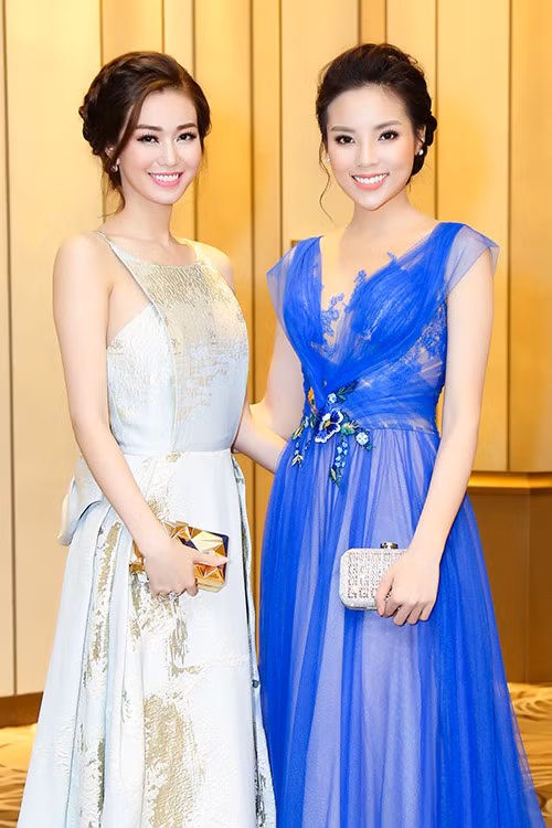 Kỳ Duyên đọ dáng cùng người mẫu Khánh My.