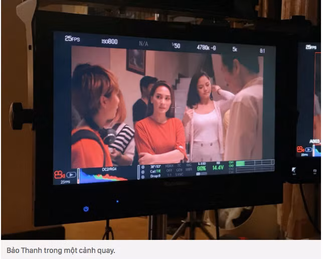 Nếu để ý kĩ, trước đó không lâu, trên trang cá nhân của "chị cả" Thu Quỳnh (thủ vai Huệ), MC Tuấn Tú (thủ vai Quốc), và chính Bảo Hân (thủ vai Dương) đã đồng loạt đăng tải các hình ảnh thân thiết của đầy đủ các thành viên trong gia đình quốc dân, khiến nhiều khán giả đã phấn khích khi nghĩ rằng "Về Nhà Đi Con" đang âm thầm ấn máy phần 2.