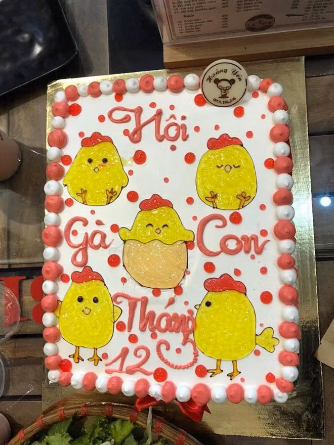 Không kém cạnh các mẹ ở Hải Dương, một số mẹ bỉm sữa ở Hà Nội cũng í ới gọi nhau tụ thành một nhóm đi chơi. Họ thậm chí còn dắt cả các bố theo cho quân số càng đông đảo.