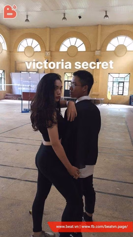 Sau khi bộ ảnh "nhái hàng" các tư thế bá đạo của người mẫu các hàng thời trang nổi tiếng được lên sóng, nó đã thu hút sự chú ý của nhiều người và đi kèm theo đó là những tiếng cười không ngớt.