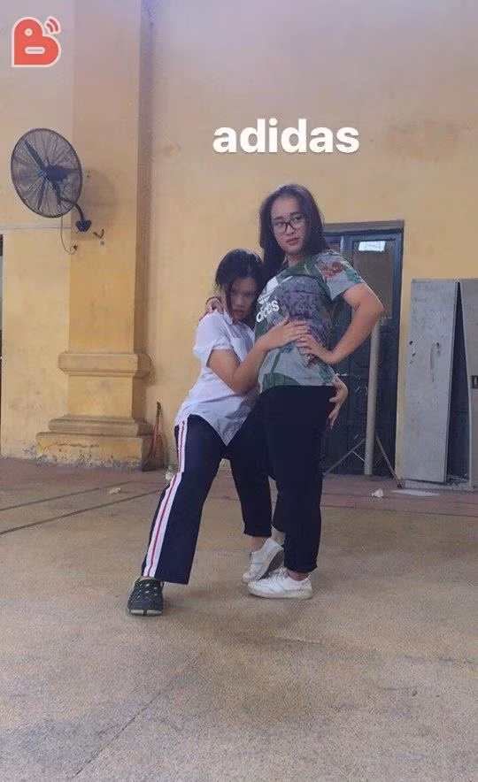 Phải công nhận rằng phải phì cười với những teen model không chuyên nhưng vô cùng duyên dáng đến từ trường THPT Phan Đinh Phùng.