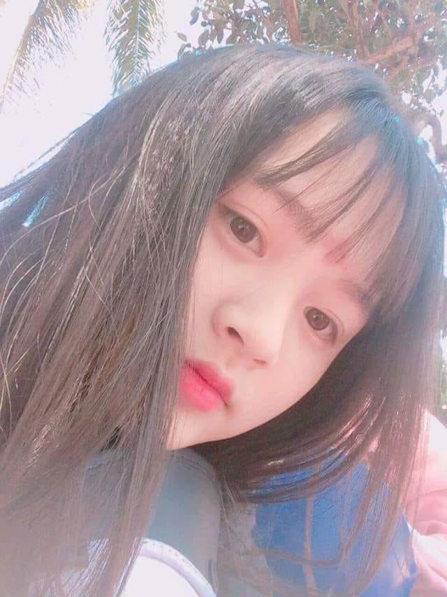 Cô nàng Thế Trâm cũng cho biết, bản thân đang rơi vào tình huống dở khóc dở cười trước sự nổi tiếng bất ngờ. Lí do là vì tài khoản facebook đã dùng được 5 năm của cô nàng này đang bị một số người report dù cô nàng mới mới nổi chưa đầy 1 ngày.