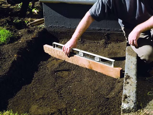 Một gợi ý nhỏ, bạn có thể chọn kích thước 120 x 120 cm. Lưu ý, bạn cần chọn nơi đóng giường để dễ dàng di chuyển và mặt đất đã được san bằng.