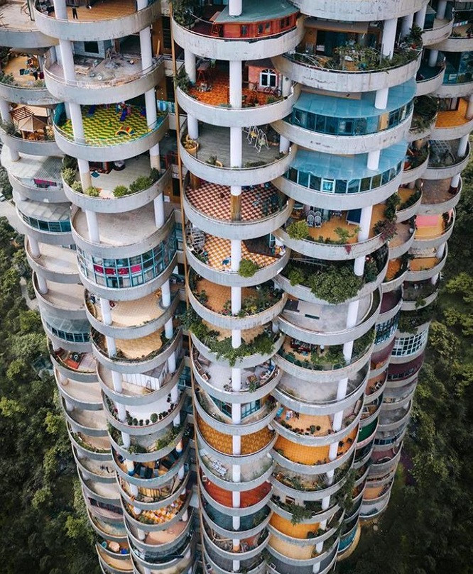 13. Tòa nhà với ban công đặc biệt ở Quý Châu.