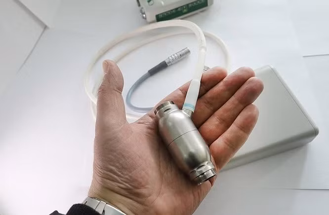 11. Trái tim nhân tạo này là thiết bị được phát triển bởi quân đội Nga, cho phép một đứa trẻ sống sót trước khi được cấy ghép.