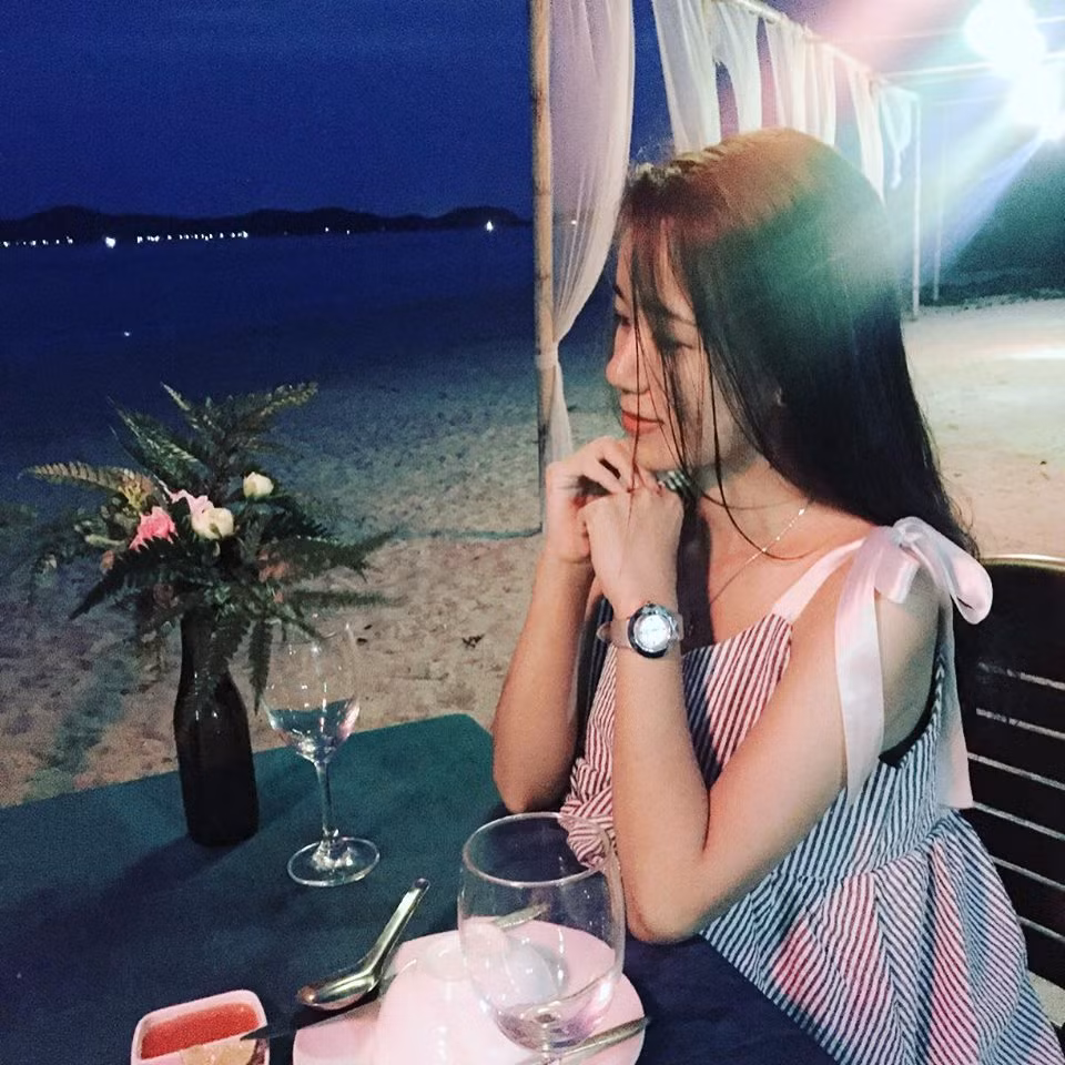 Không chỉ yêu bóng đá, Y Vân còn đá được bóng, từ khi còn học cấp III, Y Vân đã tham gia môn bóng đá nữ. Cho tới bây giờ, cô bé xinh xắn vẫn là một thủ môn có hạng trong các đội bóng mình tham dự.