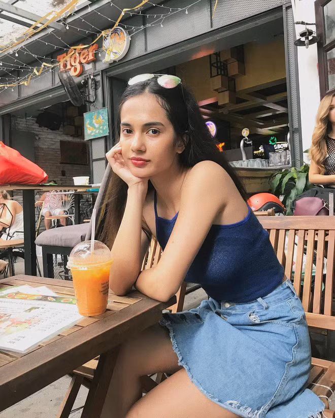 Emma đã có cho mình nguyên một bộ sưu tập huy chương với 7HCV, 2HCB cùng 1HCĐ bộ môn điền kinh và bóng chuyền cấp quận.