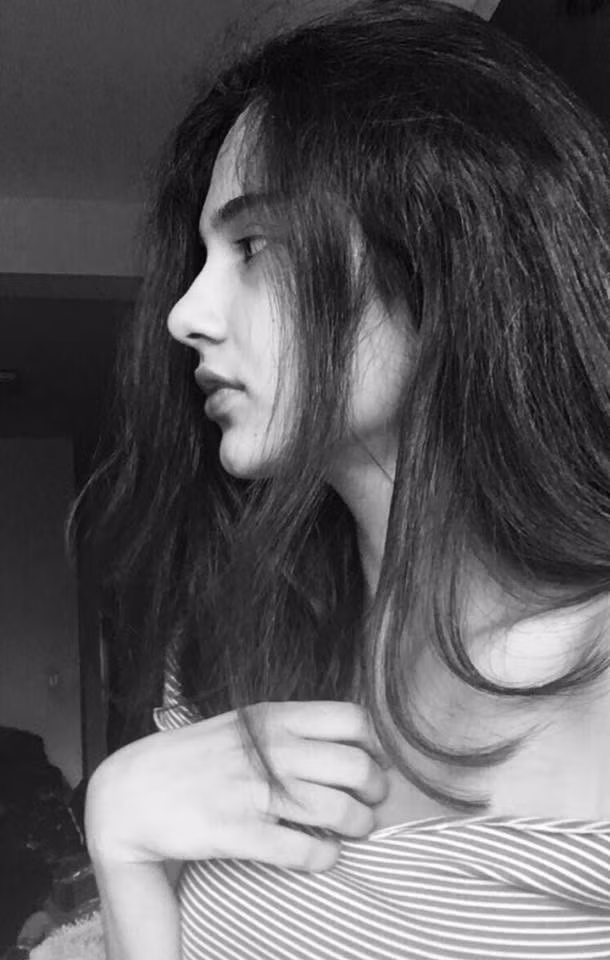 Những đường nét cực duyên trên gương mặt cộng thêm đôi mắt sâu hút hồn của Emma khiến người ta chỉ muốn ngắm mãi.