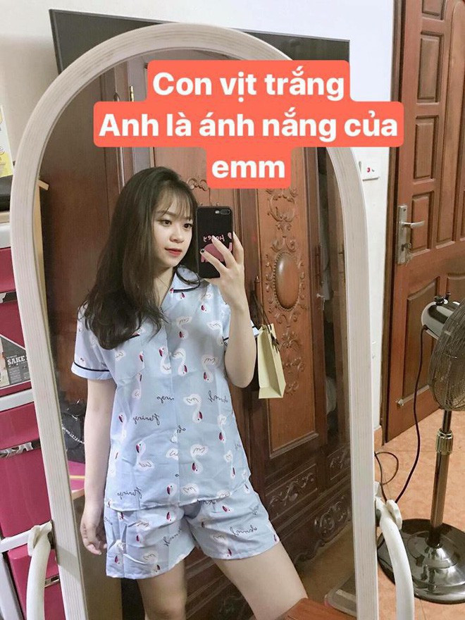 Bên cạnh đó, nhiều người cũng cho rằng, đây chỉ là một chiêu trò để Hương Ly bán được những bộ quần áo của mình và ăn theo trào lưu thả thính đang thịnh hành trên mạng xã hội.