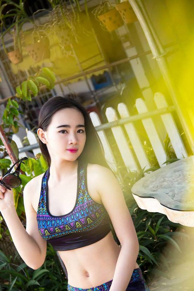 Về chế độ ăn uống, cô hạn chế ăn tinh bột, uống rượu bia, nước ngọt và đồ ăn nhanh để giữ dáng.