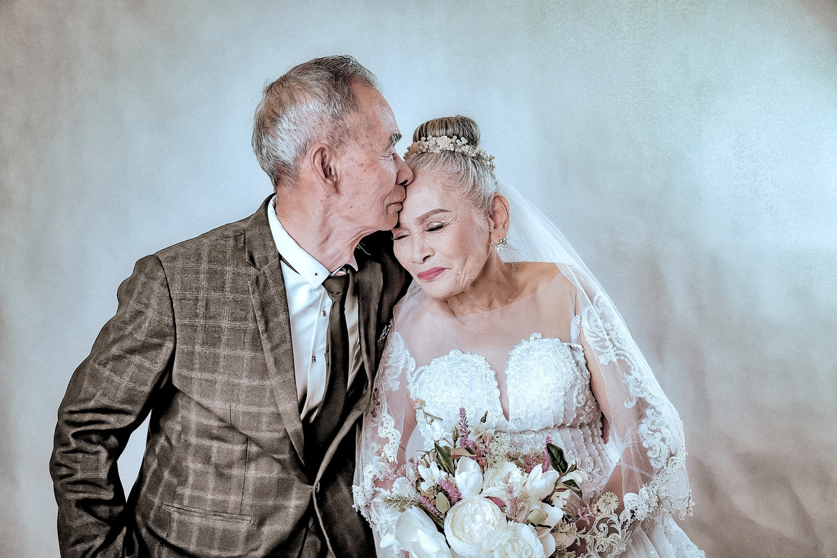 Còn nickname Hà An bình luận: "Không lấy được nhau mùa Hạ, ta sẽ lấy nhau mùa Đông. Không lấy được nhau thời trẻ, ta sẽ lấy nhau khi goá bụa về già".