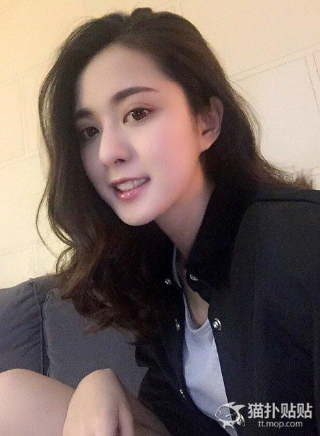 Chính bởi những thứ vô cùng hoàn hảo của mình, cô nàng hot girl ngủ gật trở thành tâm điểm tìm kiếm của dân mạng, họ lùng sục ngày đêm để có những thông tin về cô.