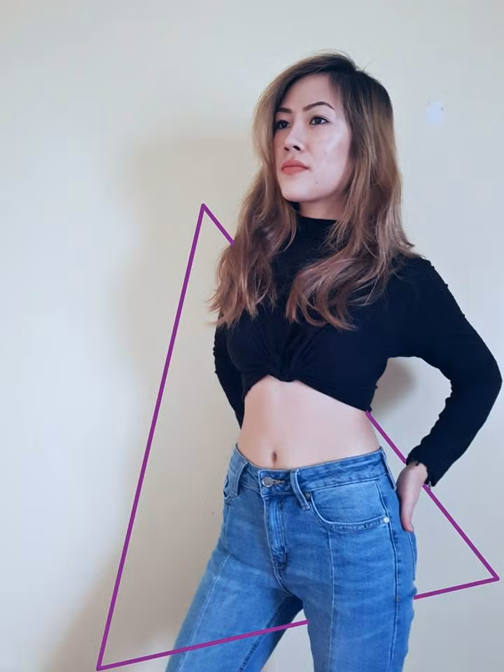 Đứng trước nhiều ý kiến trái chiều về việc phẫu thuật thẩm mỹ, Mai Chi chia sẻ rằng là phụ nữ ai cũng muốn bản thân được đẹp hơn. Việc chọn dao kéo là biện pháp làm đẹp không có gì đáng lên án, miễn sao bản thân người đó không quá lạm dụng là được.