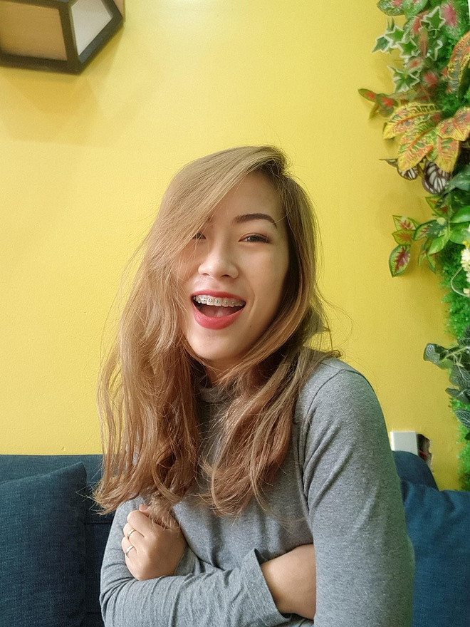 Mai Chi cho biết, cách đây 4 năm, bất cứ ai tiếp xúc cũng chê cô "ngố tàu". Đặc biệt 3 vòng trước sau như một khiến gái xinh này ngại xuất hiện trước đám đông.