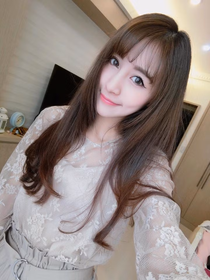 Cuộc sống tươi đẹp, đầy màu sắc của cô nữ tiếp viên hàng không Rita Cao đã giúp cô trở thành một hiện tượng trong mạng xã hội tại các nước châu Á trong đó có Việt Nam. Ảnh trong bài: FBNV.