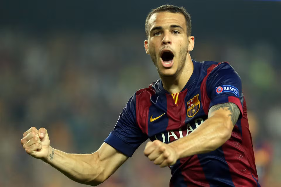 Sandro Ramirez là một cái tên trưởng thành từ lò đào tạo La Masia trứ danh CLB xứ Catalan. Anh cùng với Munir Haddadi được đôn lên đội một và được kỳ vọng trở thành niềm tự hào mới của Barca.