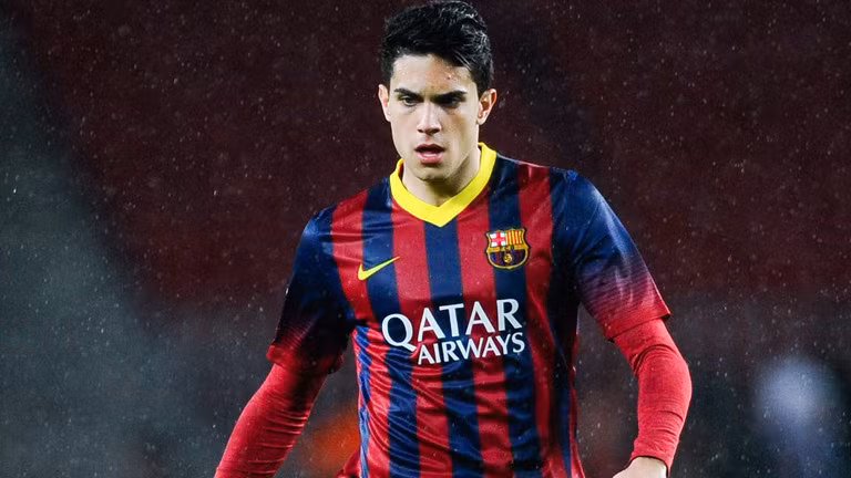 Bartra từng được kỳ vọng là sẽ thay thế vai trò của người đàn anh Carles Puyol. Tuy nhiên, Enrique lại tỏ ra thiếu lòng tin vào cầu thủ này. Trong khi đó, những bản hợp đồng ông đưa về như Jeremy Mathieu, Thomas Vermaelen lại càng cho thấy kết quả thảm hại.