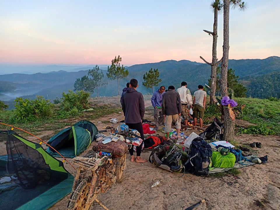 Đây không phải lần đầu tiên xảy ra tử nạn mà nguyên nhân phát xuất từ mô hình du lịch trekking. Cách đây chưa lâu, trên cung đường Tà Năng - Phan Dũng, một người Việt tên Thi An Kiện đã tử vong.