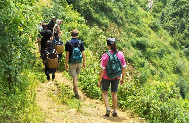Thời gian qua, du lịch Trekking là hình thức được nhiều du khách nước ngoài lựa chọn khi tới Việt Nam. Với hình thức du lịch này, các du khách sử dụng việc đi bộ băng rừng, vượt suối để khám phá thiên nhiên kì thú.