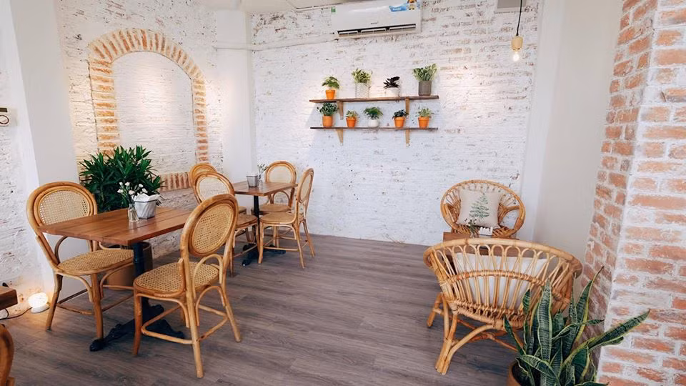 Đến với quán cafe view hồ Tây này, nhiều bạn trẻ Hà Nội cho biết rằng bạn có thể "sống ảo" ở "tứ phía" để cho ra đời những bức ảnh nghìn like.