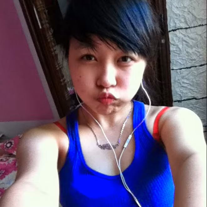 Thậm chí, Trâm Anh cũng cũng vô tư để mặt mộc và còn cắt tóc ngắn trông khá lạ lẫm.