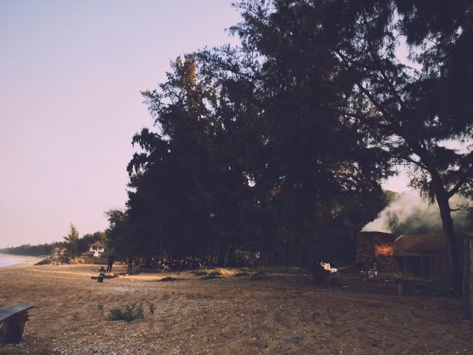 Vẻ đẹp hoang sơ của Thạch Hải là điểm nhấn giúp bãi biển này trở nên vô cùng ăn khách.