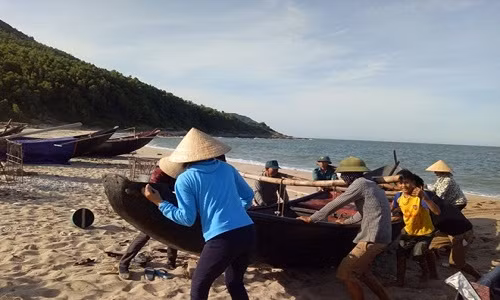 Biển Hà Tĩnh đã rộn ràng trở lại.