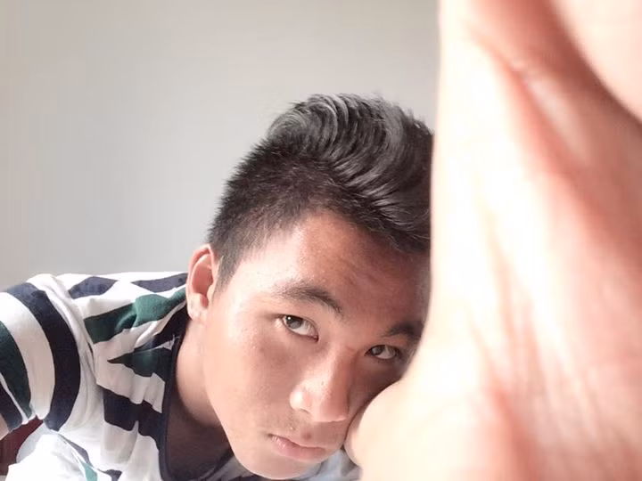 Đi kèm với những hình ảnh tập luyện trên tuyển, trang cá nhân của Trần Thành cũng cho đăng tải những bức ảnh hết sức nhắng nhít đúng lứa tuổi của cầu thủ này.