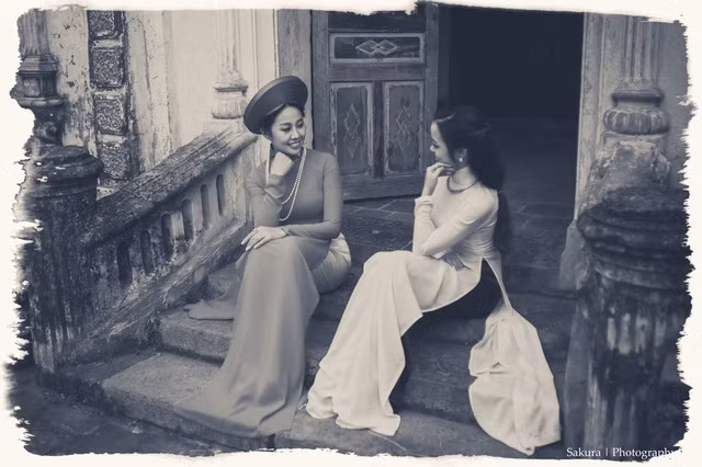 Thượng sỹ Đỗ Thu Huyền từng được thăng vượt cấp và trở thành thượng sĩ ngay khi ra trường bởi những thành tích xuất sắc trong học tập và công tác. Ngoài ra, cô gái 9X này còn được nhiều người nhầm tưởng rằng cô là BTV Hoài Anh của bản tin thời sự 19h của Đài truyền hình Việt Nam. Ảnh: Sakura.