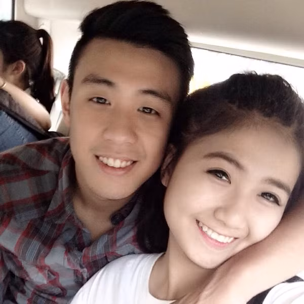 Huy Me (Phạm Công Thành, 24 tuổi, Hà Nội) từng được cho rằng hẹn hò với Quỳnh Giang. Mặc dù chưa bao giờ thừa nhận mối quan hệ, nhưng cả hai vẫn đăng tải lên mạng xã hội những khoảnh khắc ngọt ngào, lãng mạn.