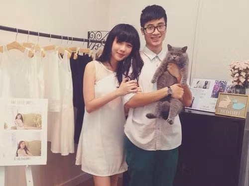 Jvevermind (Trần Đức Việt, 25 tuổi, Hà Nội) là một trong những cái tên đình đám của vlogger Việt đời đầu. Năm 2013 Jvevermind và hot girl Mie Nguyễn công khai hẹn hò và nhận được sự ủng hộ nhiệt tình của cộng đồng mạng và trở thành cặp trai tài gái - gái sắc nhất mạng xã hội. Ảnh trong bài: Instagram nhân vật.