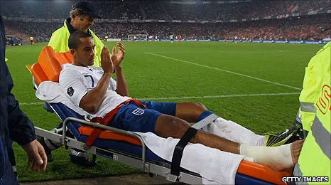 Theo Walcott là một trong những sản phẩm chất lượng nhất của lò đào tạo Southampton. Thậm chí, tài năng lúc bấy giờ của anh còn được đánh giá cao hơn hẳn Gareth Bale nhưng cuối cùng, “Henry đệ nhị” đã tụt lại quá xa so với người đồng môn lúc còn ở đội trẻ. Ảnh: Getty Images